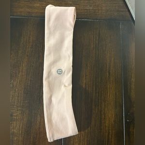 Lululemon wunder train soft pink headband. Only worn a couple times.